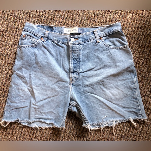 Vintage Gap cutoff shorts - Picture 2 of 6